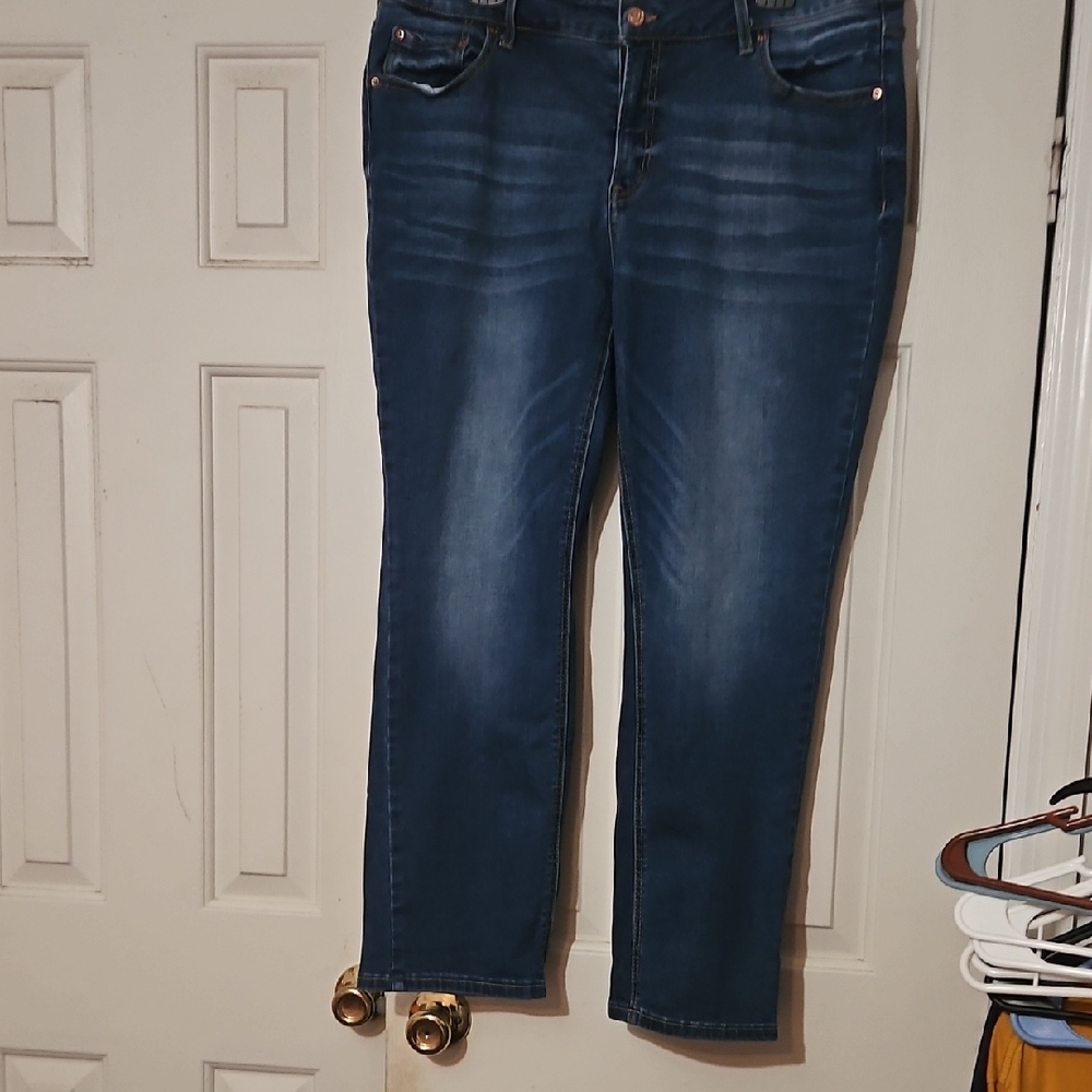 Time and Tru Women's Straight Leg Jeans - Dark Blue